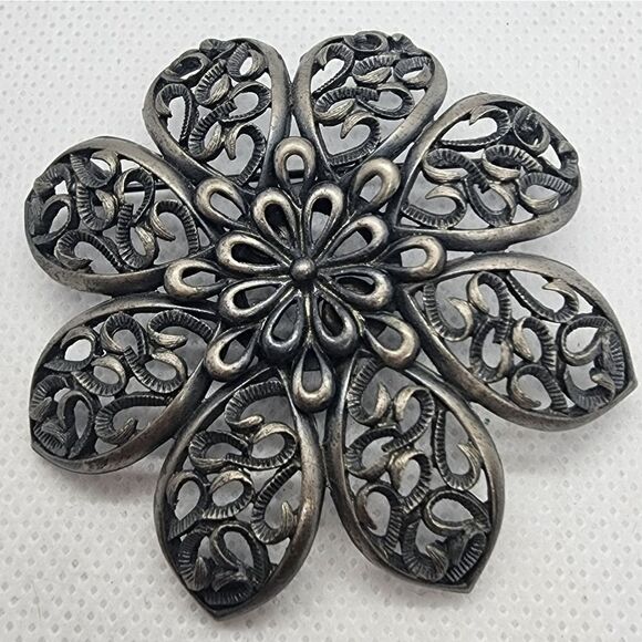 Vintage Metal Flower Brooch - Picture 1 of 2